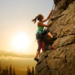 mulher-escalando-referencia-a-lifelonglearning